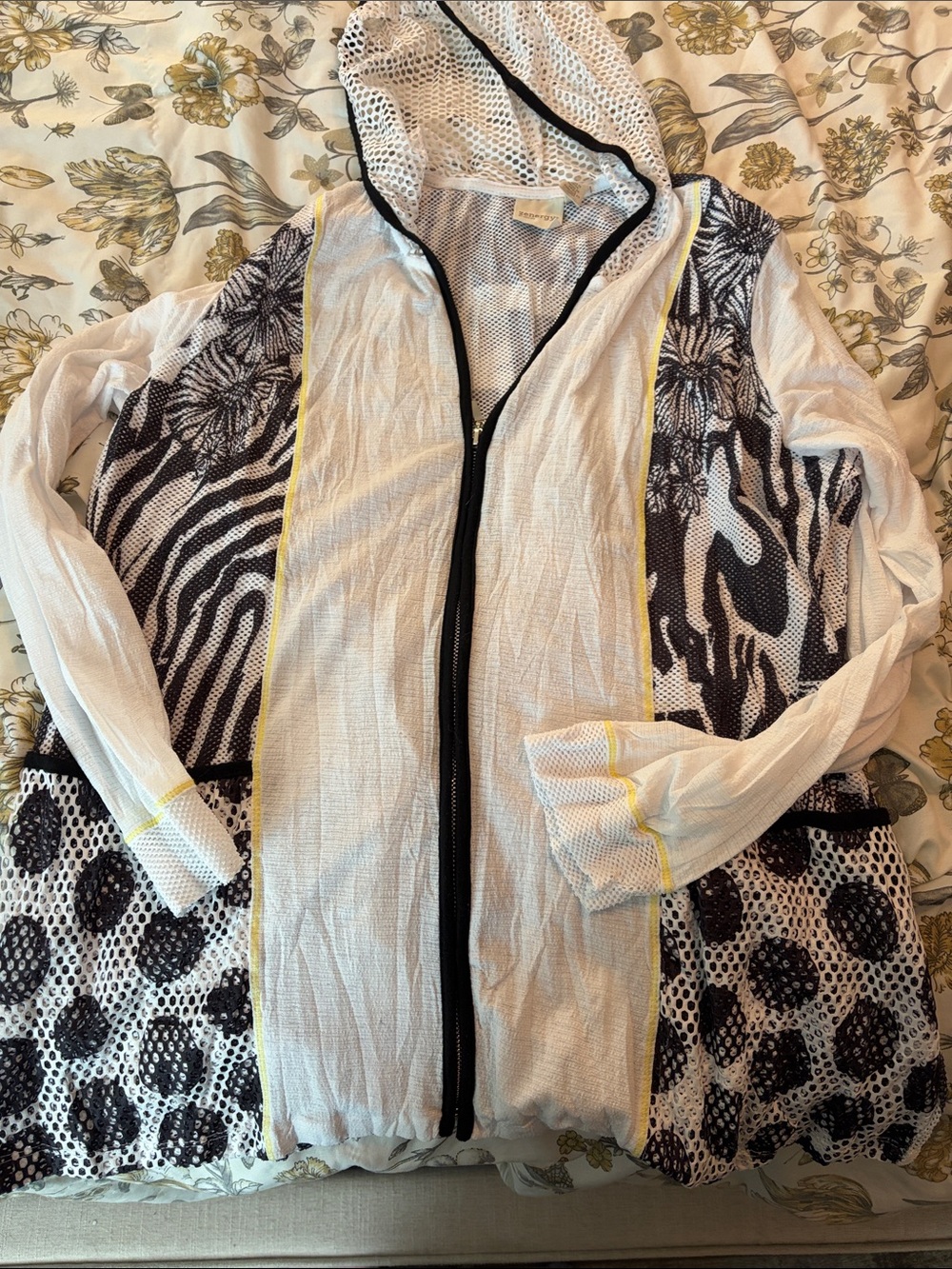 Zenergy by Chicos Lightweight White Mesh Hooded Jacket with Black Print